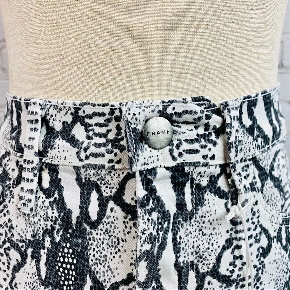 NWT FRAME Le Mini Split Front Python-Print Skirt New with tags - Picture 9 of 16